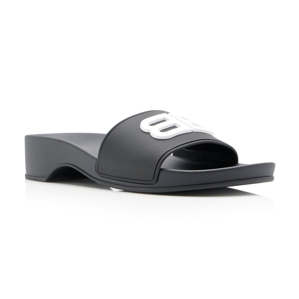 Balenciaga Logo-Embossed Rubber Slides. I’m a 7 and theses r too big 😭—for 7.5